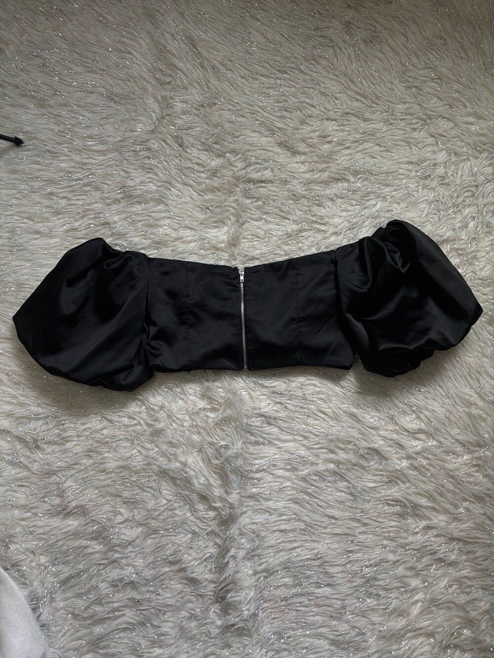 Lulu’s Crop Top - Picture 2 of 9